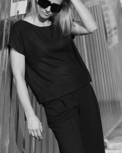 Czarna wełniana bluzka