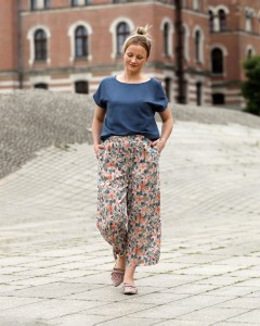 Tola - Spodnie z wiskozy w kwiaty