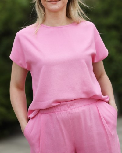 Różowa bluzka z krótkim rękawem